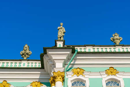 Art sculptures on roof parapet of Hermitage Museum in St. Petersburgのeditorial素材