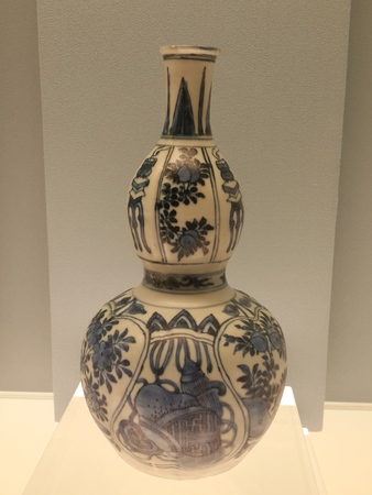 Transocean precious  the Shanghai Museum and the Palace Museum, exhibition of Ming and Qing dynasty export porcelainのeditorial素材