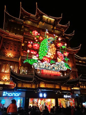 Shanghai Yu Garden Spring Lantern Festivalのeditorial素材