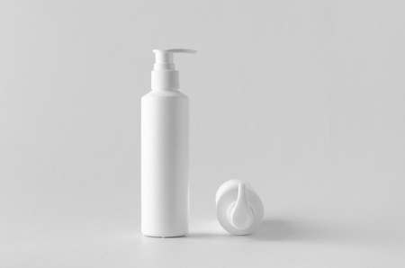 White cosmetic shampoo dispenser bottle mock-up.の写真素材