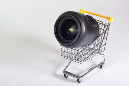 A lens in a shopping cart, a close-up.