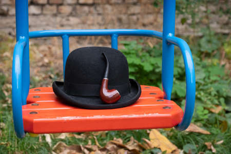Hat and smoking pipe on a swing close-upの写真素材