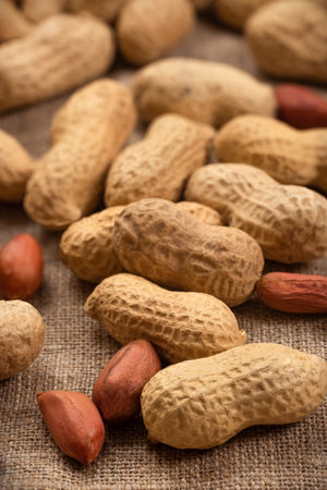 Shelled peanuts on well-shelled peanuts. Whole nuts and shelled kernels