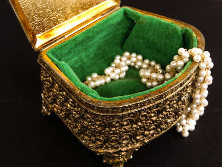 Vintage metal jewelry box with pearlsの写真素材