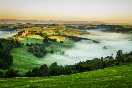 Foggy Valley in the morning, Tuscanyの写真素材
