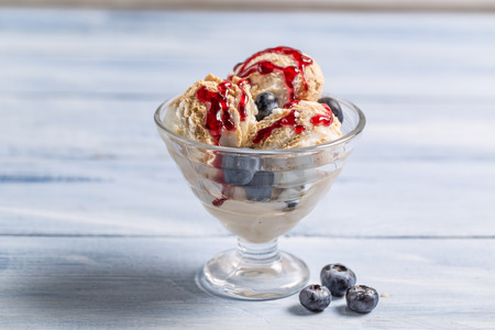 Ice cream with fresh blueberryの写真素材