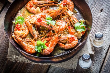 Tasty shrimps served on hot panの写真素材