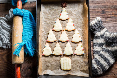 Sweet Christmas tree arranged with gingerbread cookiesの写真素材