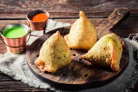 Indian samosa with vegetables and green dipの写真素材