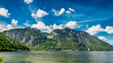 Green mountain lake in Hallstatt, Austria, Europeの写真素材