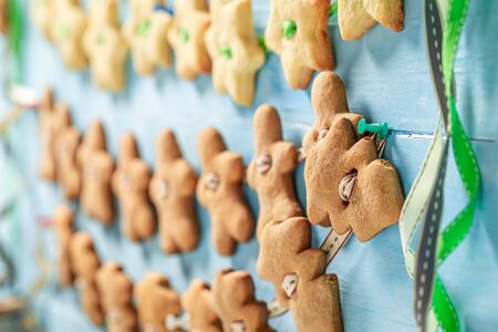 Traditionally chain made of gingerbread cookies as Christmas ornaments