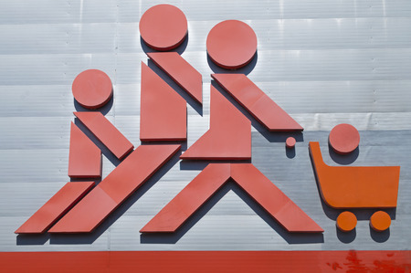 VILLAHERMOSA, MEXICO - NOVEMBER 23, 2014: The logo for the Chedraui chain of stores is a common sight especially on retail stores in southeastern Mexico and also in El Super markets in California, Nevada and Arizonaのeditorial素材