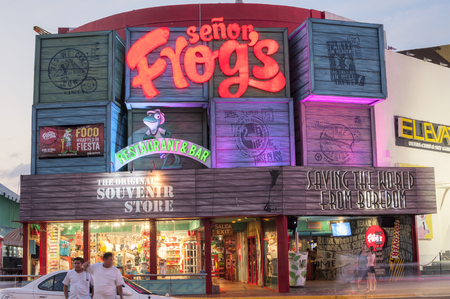 CANCUN, MEXICO - JANUARY 22, 2015: Senor Frogのeditorial素材