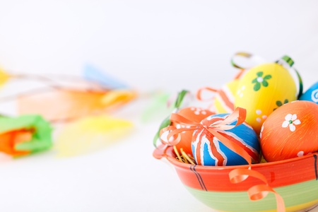 Hand painted Easter eggs in a bowlの写真素材