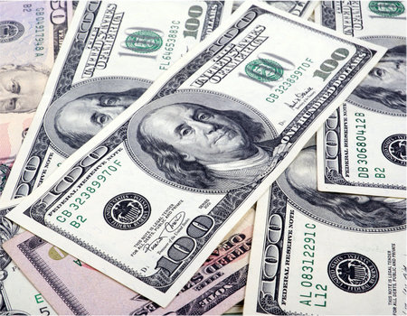 close-up foto of five hundred dollars