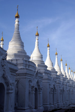 White stupas with golden tops in Sandamani Paya, Mandalay, Myanmar   の写真素材