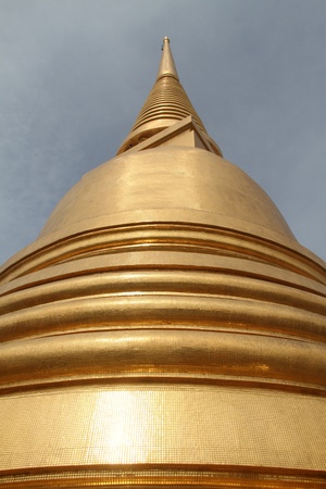 Golden stupa in Wat Bowonniwet, Bangkok, Thailandの写真素材