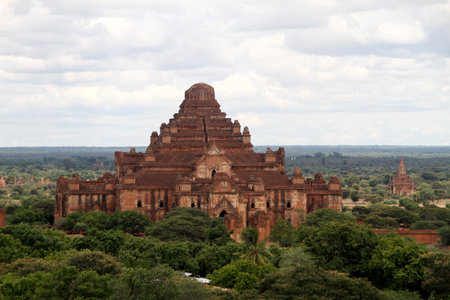 Temple piramid Dhammayangyi in Bagan, Myanmarの写真素材
