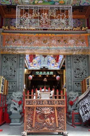 Entrance of chinese temple in Tainan, Taiwanの写真素材