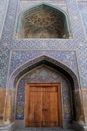 Wooden door and wall of mosque in Esfahan, Iranのeditorial素材