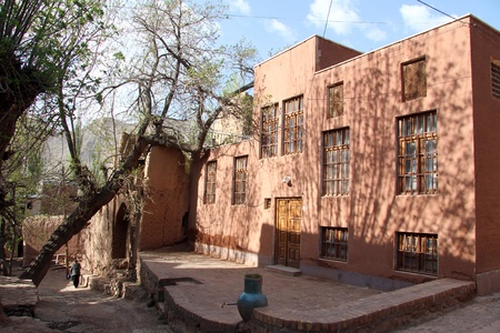 Old house on the street in Abyaneh, Iranのeditorial素材