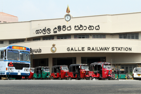 GALLE, SRI LANKA - CIRCA NOVEMBER 2013 Facade of railway station and public transportのeditorial素材