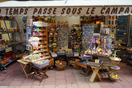 MENTON, FRANCE - CIRCA JULY 2015 Souvenir shopのeditorial素材