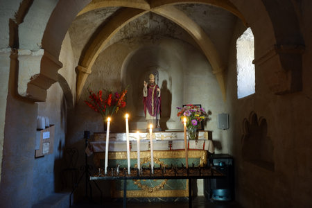 L'HOPITAl ST BLAISE, FRANCE - CIRCA JULY 2015 Inside 12th-century Romanesque churchのeditorial素材