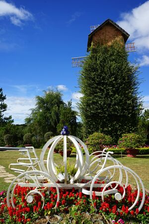 DALAT, VIETNAM - CIRCA JANUARY 2017 White cart and windmill in Flower Gardenのeditorial素材