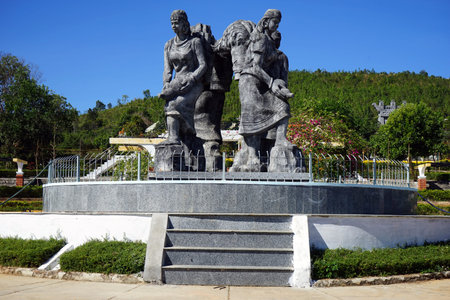 NGOC HOI, VIETNAM - CIRCA JANUARY 2017 Sculptures on the fountain in Central parkのeditorial素材