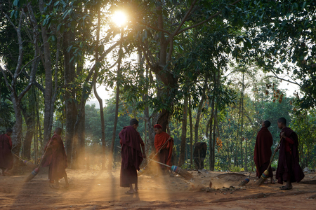 KALAW, MYANMAR - CIRCA APRIL 2017 Young monks clean the inner yardのeditorial素材