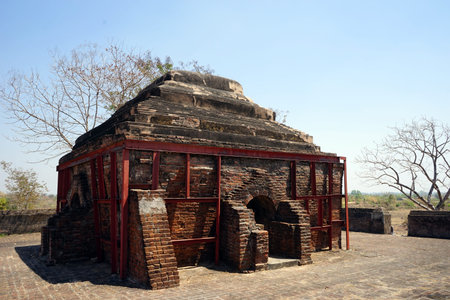 Pyu, MYANMAR - CIRCA APRIL 2017 Lay Myet Hna Pagodaのeditorial素材