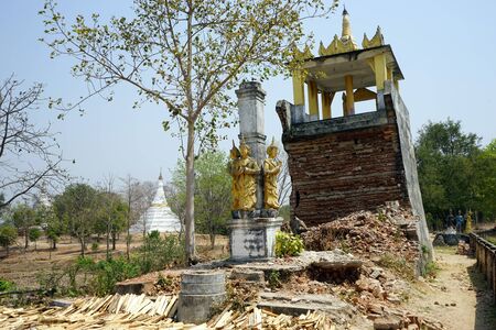 SHWEDAUNG, MYANMAR - CIRCA APRIL 2017 Buddha in Shwemyetman Payaのeditorial素材