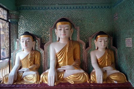 PYAY, MYANMAR - CIRCA APRIL 2017 Buddhas in Shwesandaw Pagodaのeditorial素材
