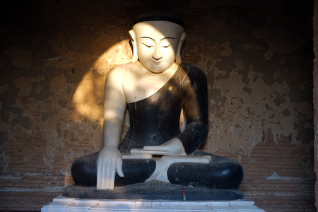 BAGAN, MYANMAR - CIRCA APRIL 2017 Buddha in Shwezigon Pagodaのeditorial素材