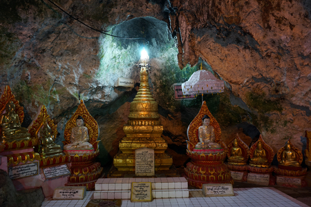 PINDAYA, MYANMAR - CIRCA APRIL 2017 Buddhas and stupa in Pindaya cavesのeditorial素材