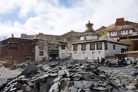 GYANTSE, CHINA - CIRCA MAY 2017 Inner yard of Gyantse monasteryのeditorial素材