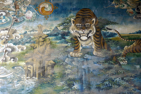 GYANTSE, CHINA - CIRCA MAY 2017 Picture on the wall of Gyantse monasteryのeditorial素材