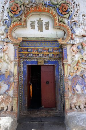 GYANTSE, CHINA - CIRCA MAY 2017 Doorr in Gyantse monasteryのeditorial素材