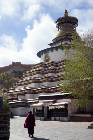 GYANTSE, CHINA - CIRCA MAY 2017 Stupa in Gyantse monasteryのeditorial素材