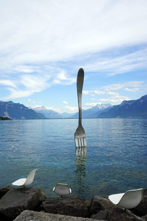 VEVEY, SWITZERLAND - CIRCA JULY 2018 The fork sculpture of Jean-Pierre Zauggのeditorial素材
