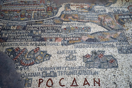 MADABA, JORDAN - CIURCA OCTOBER 2018 Mosaic map on the floor of the Saint George churchのeditorial素材