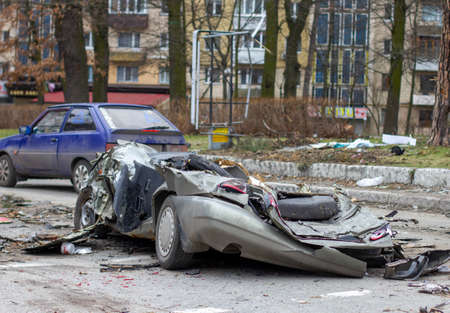 Bucha, Kyiv region, Ukraine - April 5, 2022: War between Russia and Ukraine. Consequences of the war, a civilian's car knocked out by a tank of the Russian army. The remains of a car after a Russian tank drove over it. ShapikMedia/Alexander Bordian/Stringのeditorial素材