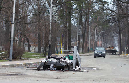 Bucha, Kyiv region, Ukraine - April 5, 2022: War between Russia and Ukraine. Consequences of the war, a civilian's car knocked out by a tank of the Russian army. The remains of a car after a Russian tank drove over it. ShapikMedia/Alexander Bordian/Stringのeditorial素材