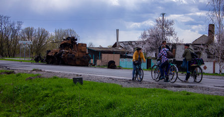Kolychevka, Ivanovka, Chernihiv region - Apr 2022: War Ukraine Russia. The ruins of the house after the bombing by the Russian army. Destroyed tank and house after a missile attack.のeditorial素材