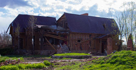 Kolychevka, Ivanovka, Chernihiv region - Apr 2022: War Ukraine Russia. Ruins of a house after being bombed by the Russian army. Destroyed house after a missile strikeのeditorial素材