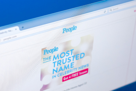 Ryazan, Russia - March 28, 2018 - Homepage of People website on the display of PC, web address - people.comのeditorial素材