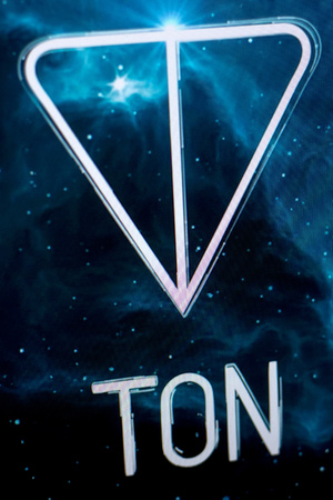 Ryazan, Russia - April 30, 2018: Logo of Telegram Open Network - TON cryptocurrency on the display of PCのeditorial素材