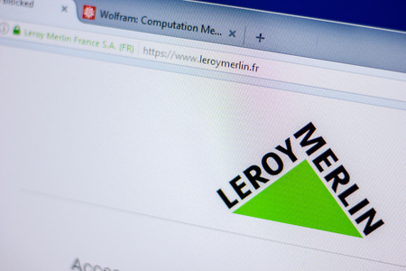 Ryazan, Russia - June 05, 2018: Homepage of LeroyMerlin website on the display of PC, url - LeroyMerlin.frのeditorial素材