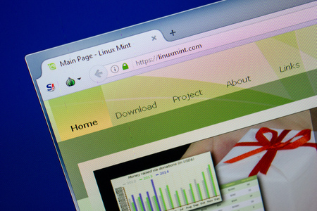 Ryazan, Russia - June 26, 2018: Homepage of LinuxMint website on the display of PC. URL - LinuxMint.comのeditorial素材